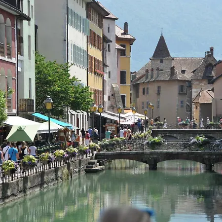 Apartment Renove A Avec Terrasse, Proche Commerces Et Parking Prive - Fr-1-432-42 *